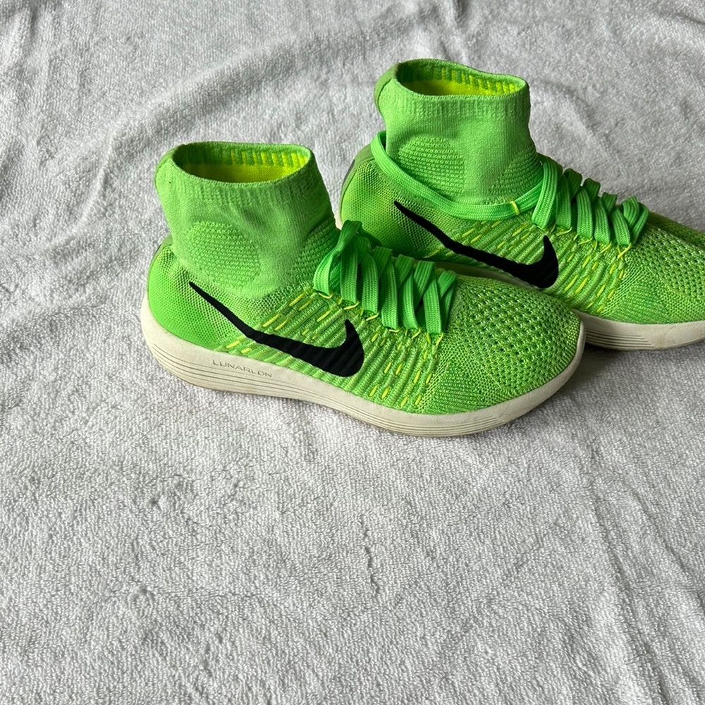 Bright color ankle sock like Nike shoes. Size 6 perfect for running, hiking